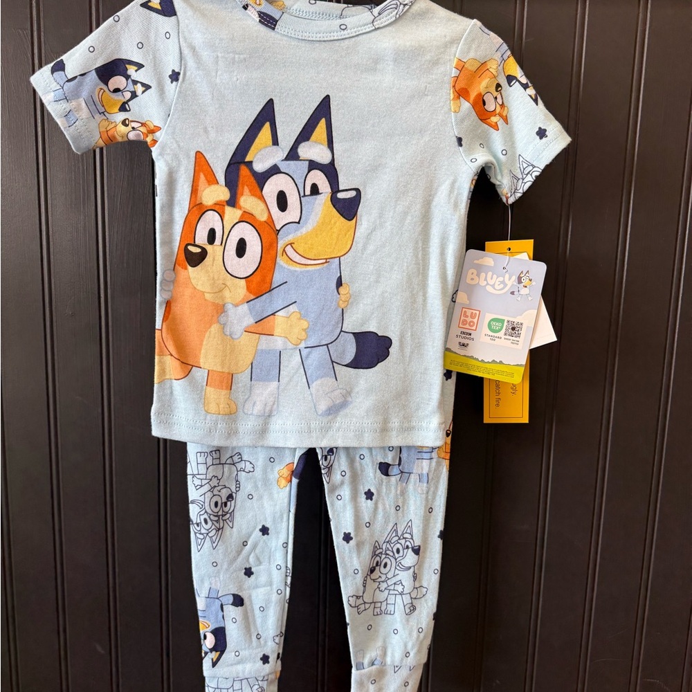 Cozy Blue Pajama Set with Soft Fabric and Relaxed Fit